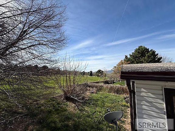 5th image of 379 Fairway Dr