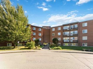 2044 Arrowsmith Dr #105, Ottawa, ON K1J 7V8
