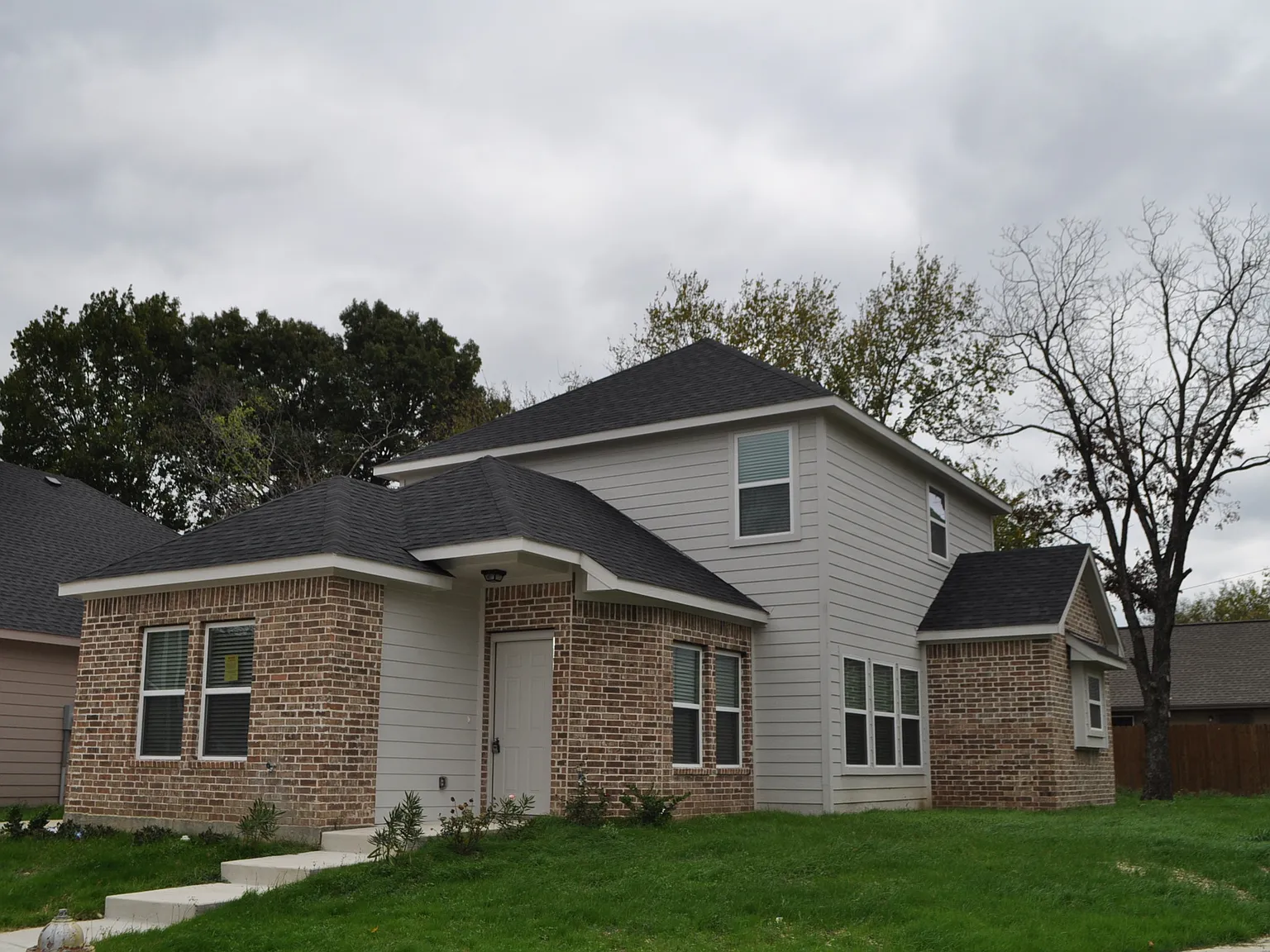 4 bed, 2386 sqft, $2,200 — Photo 1