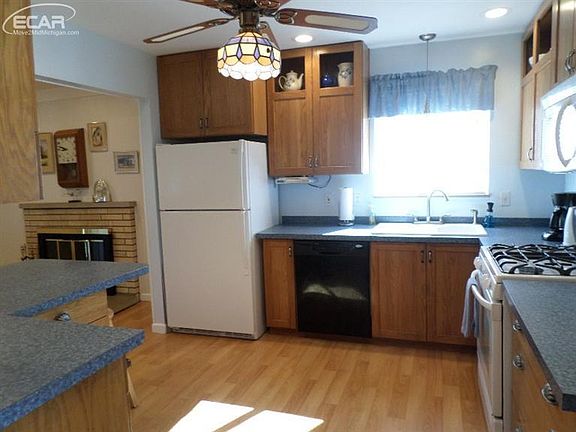 3rd image of 5490 Litchfield Dr