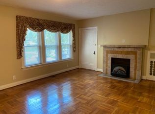 900 Audubon Pkwy APT 11, Audubon Park, KY 40213