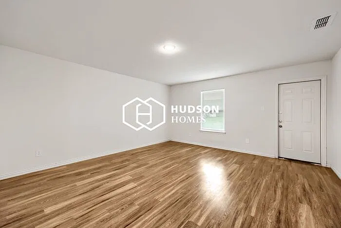 2032 Clay St — Photo 3