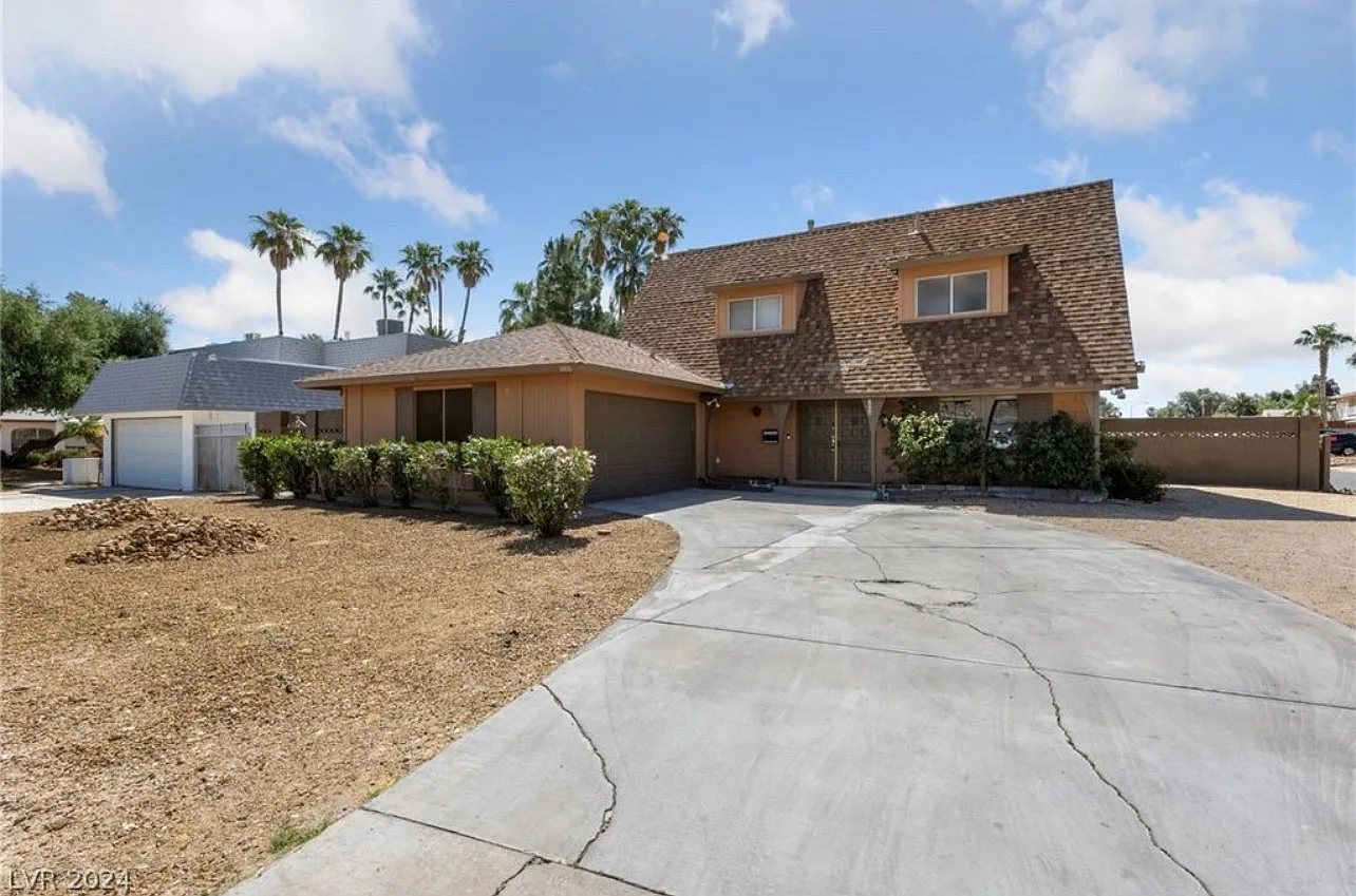 3006 Carruth St — Photo 1