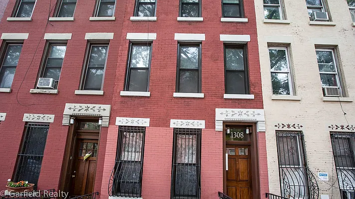 Rented by Garfield Realty  | media 24