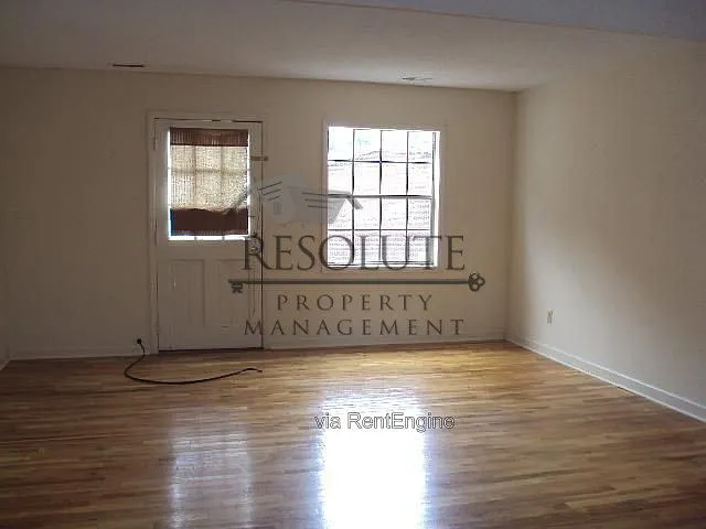 400 Davie Rd — Photo 4