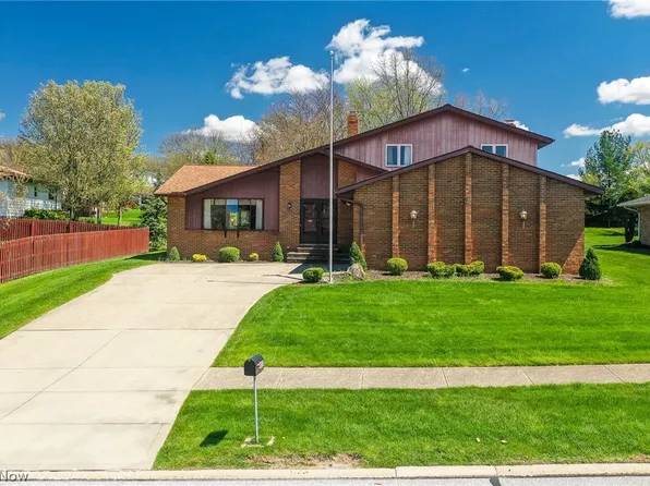 7651 Walnutwood Dr, Seven Hills, OH 44131