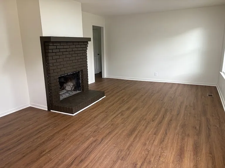 2104 Split Rail Rd — Photo 3