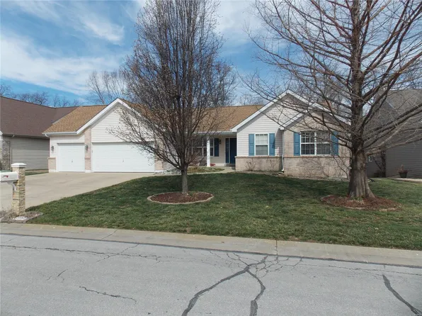 725 Autumnwood Forest Dr, Lake Saint Louis, MO 63367