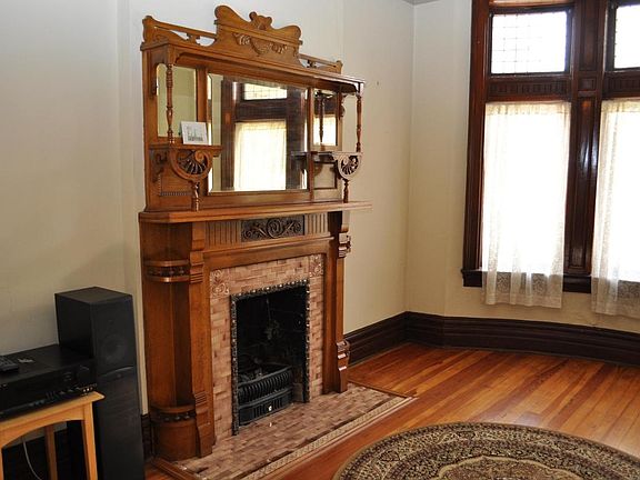 Fireplace/ Living Room