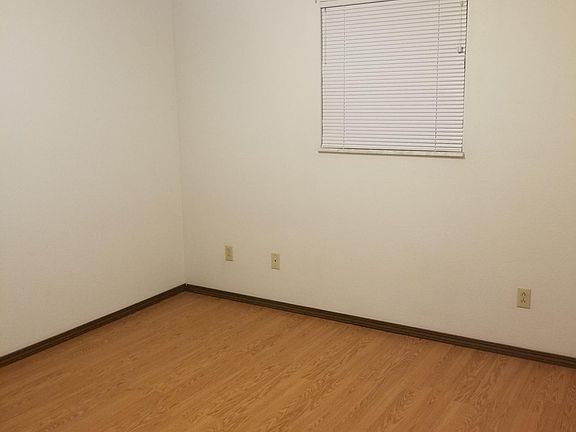 5th image of 676 Abbie Ct