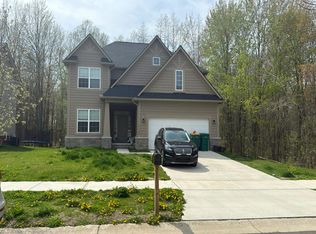 17724 Woodstock Ct, Brownstown, MI 48174