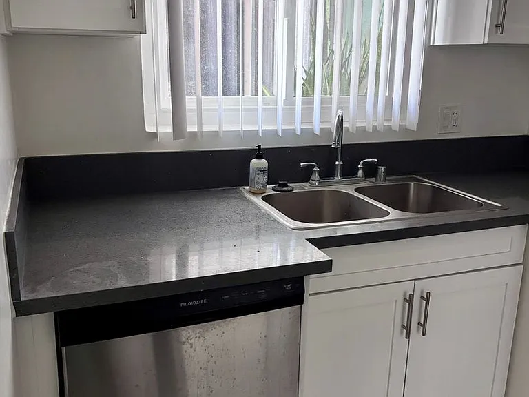 928 S Sherbourne Dr — Photo 11