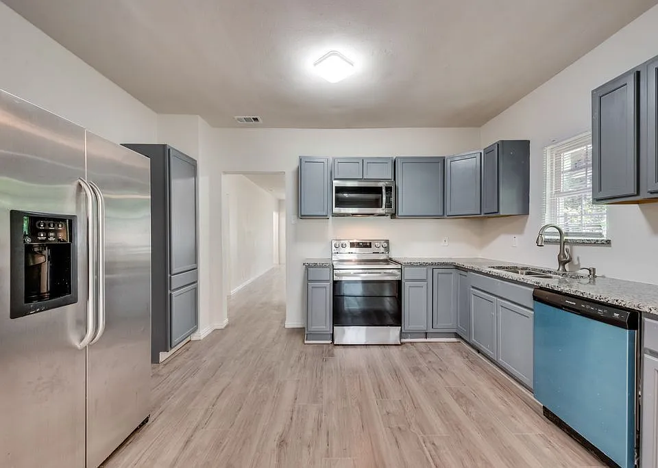 2704 Rosen Ave