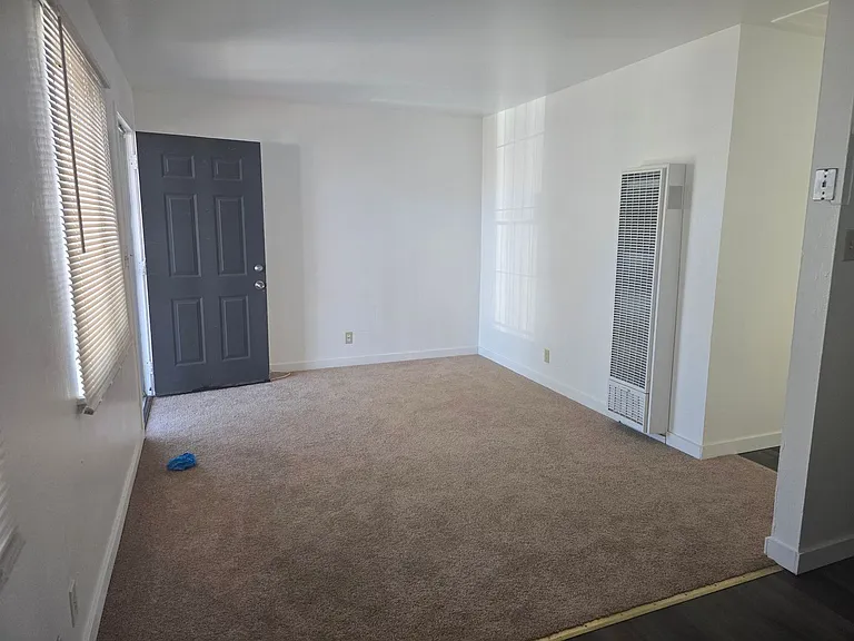 418 C Street — Photo 1
