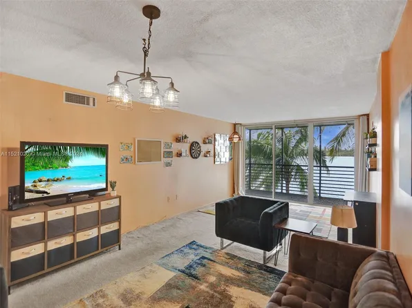 1075 NE Miami Gardens Dr APT 309, Miami, FL 33179