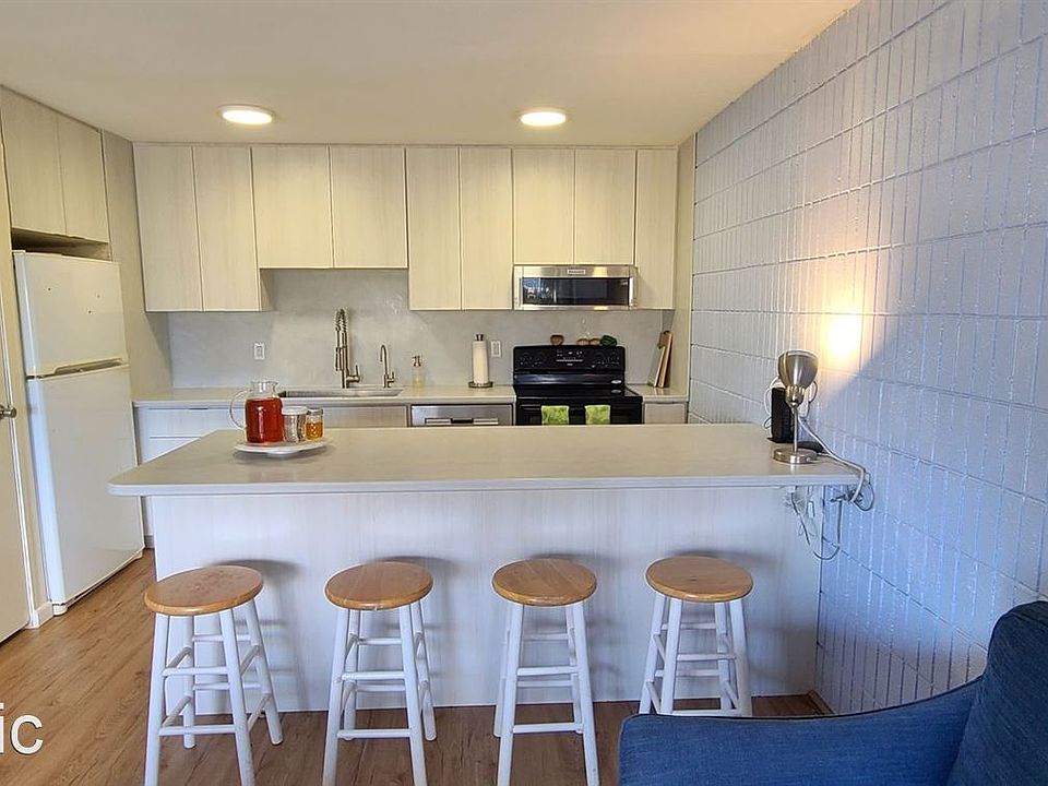 1st image of 827 Kinau St #D302