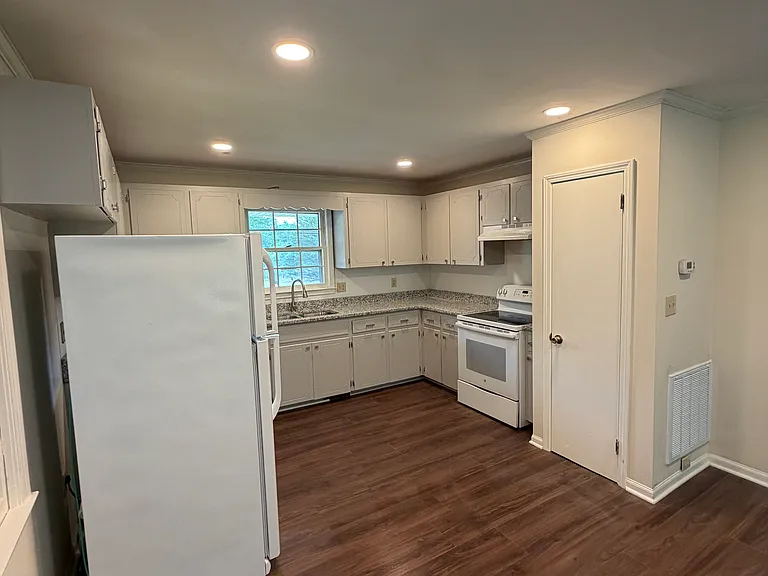 1507 E Calhoun St — Photo 12