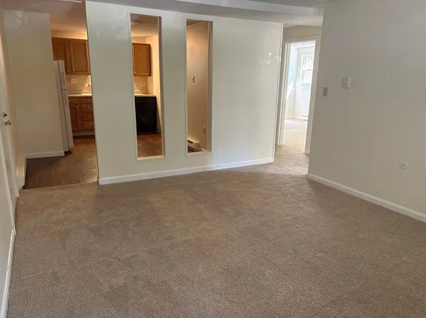 High Ridge Apartments - Two Bedroom One Bath Apartments - Heat & Hot Water Included, 1 High Ridge Dr #15, Dover, NH 03820
