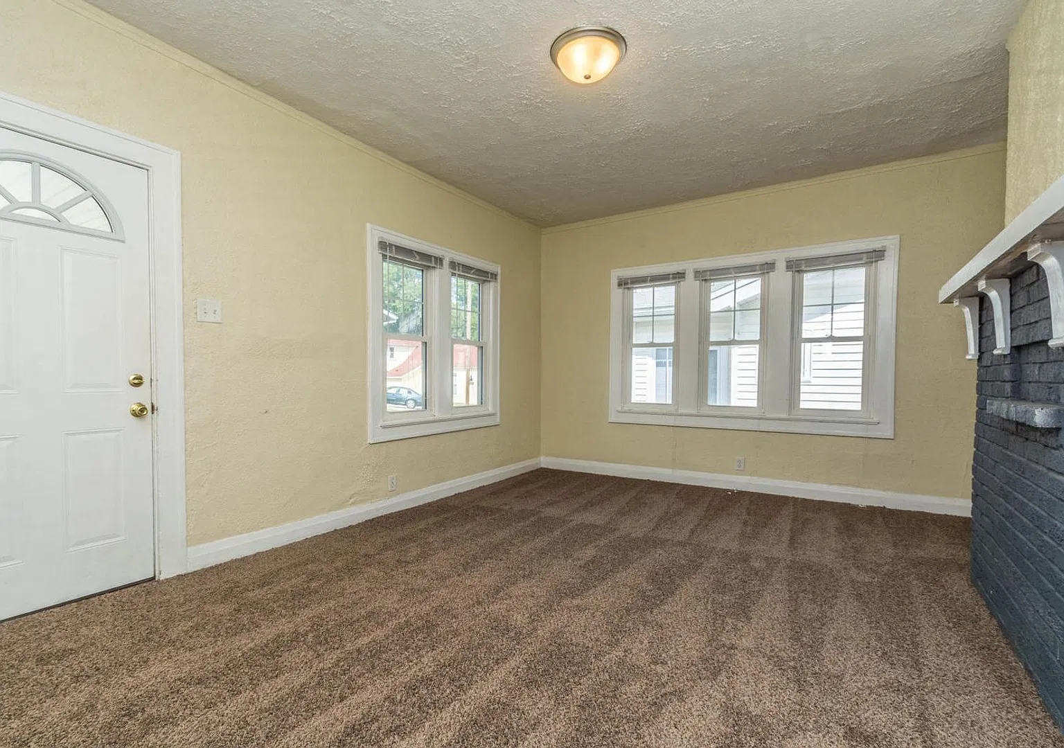 3bd close to campus available August 2027! — Photo 4