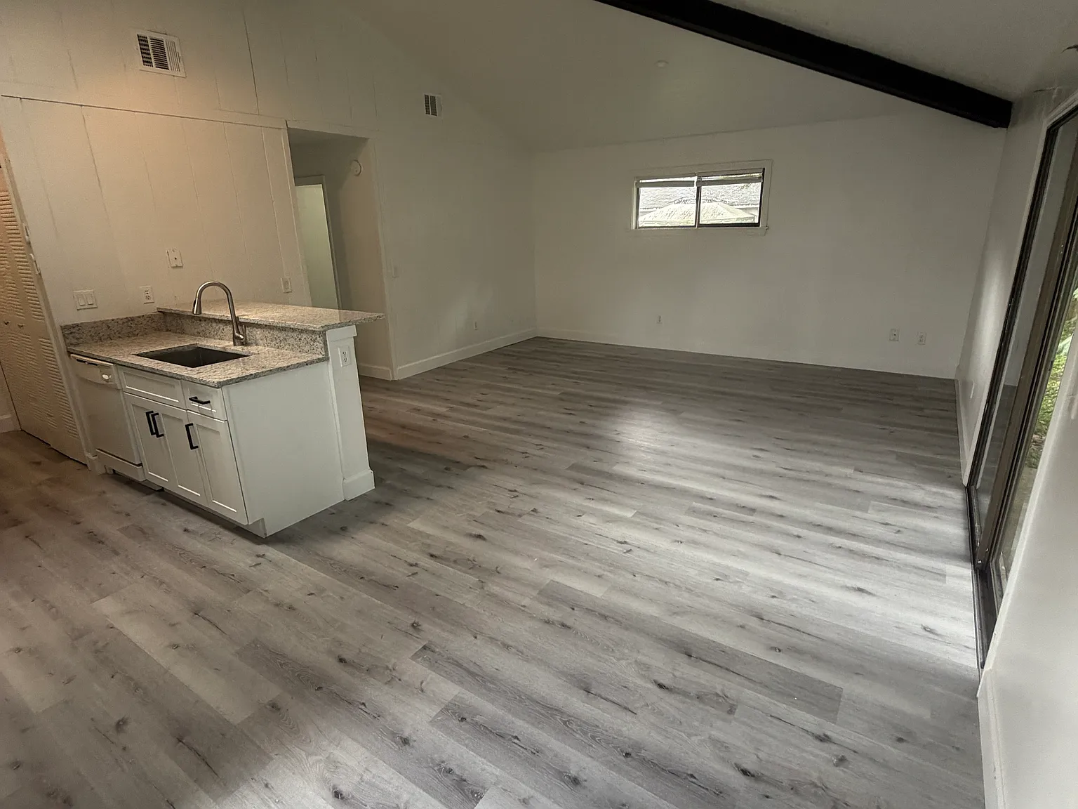 2 bed, 950 sqft, $1,695 — Photo 3