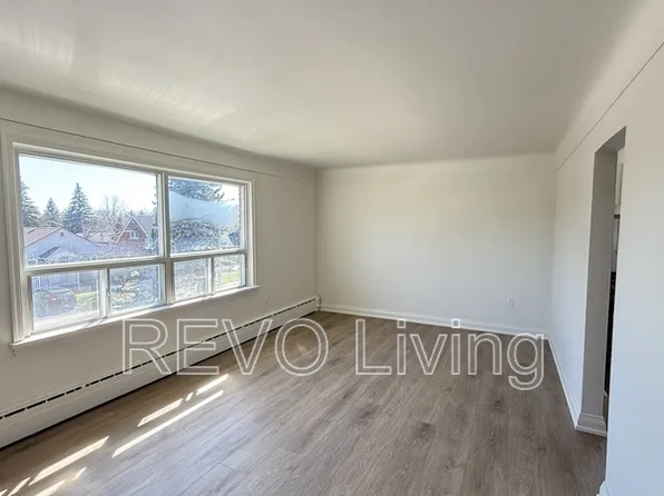 6911 Barker St Unit 6, Niagara Falls, ON L2G 1Z5