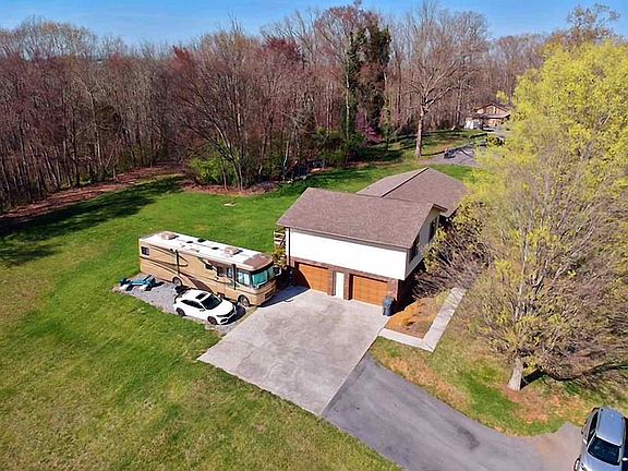 5th image of 918 N Hills Drive S/d North Hls