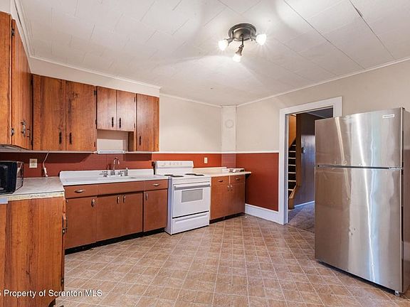 3rd image of 213-215 Bellman St #213