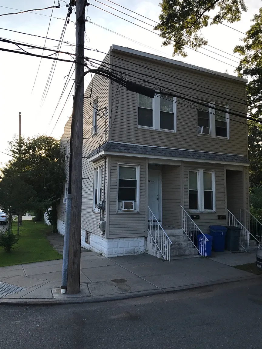 122 Northfield Ave photo 1