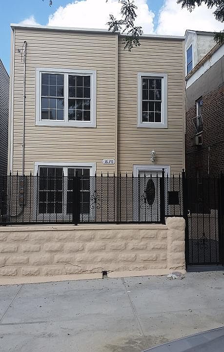 1st image of 1637 Melville St