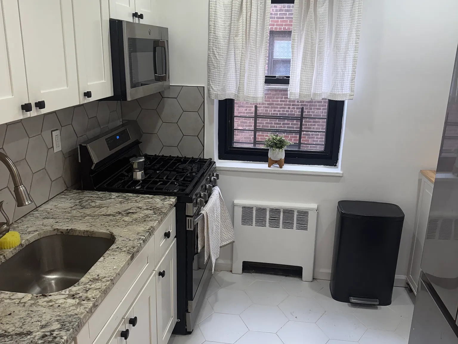2 bed, 750 sqft, $2,700 — Photo 3