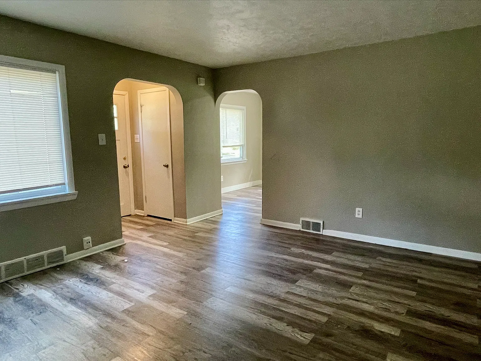 3 bed, 1044 sqft, $1,295 — Photo 2