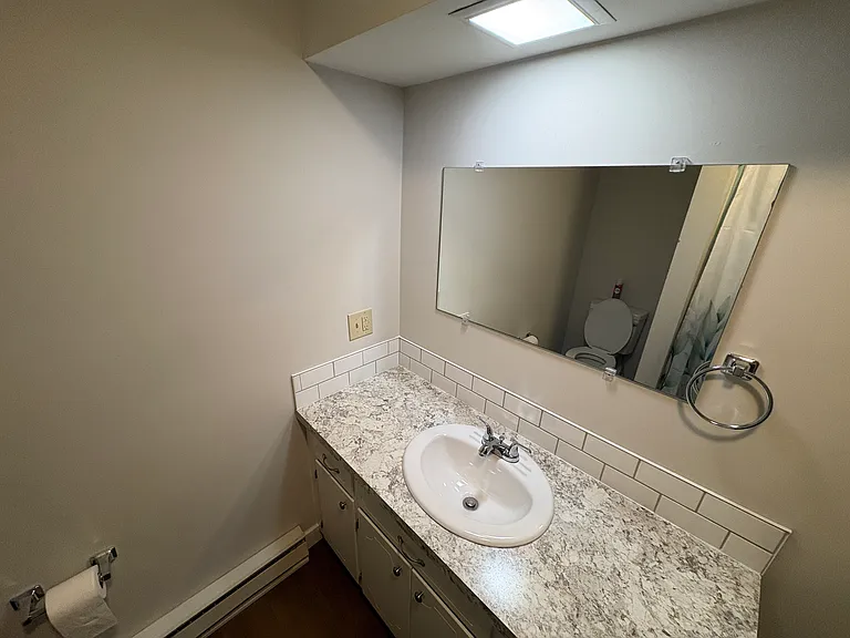 544 W 6th St — Photo 10