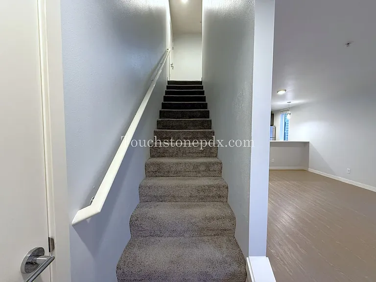 424 NE Jessup St #11 — Photo 22