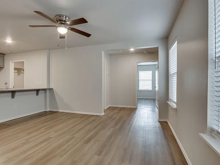 10810 NW 119th Pl — Photo 9