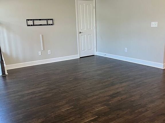 5th image of 421 Corner Aly
