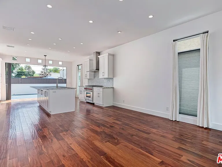 7270 Waring Ave — Photo 7