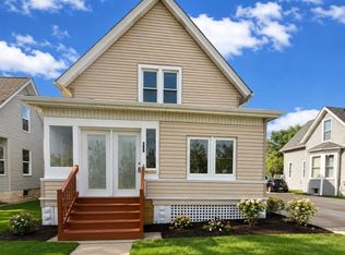 217 Prairie St, Aurora, IL 60506