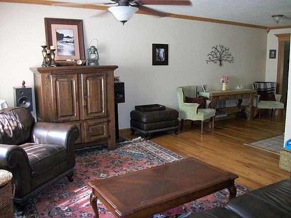 Spacious living room