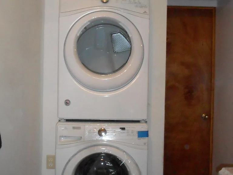 Apt 1 - Washer/Dryer