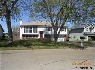 2006 Corn Dr, Papillion, NE 68046