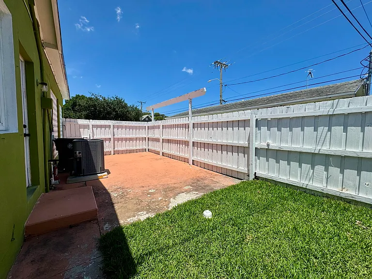 632 N M St #B — Photo 19