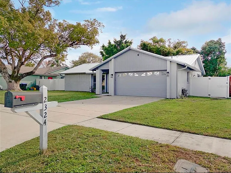 2324 Woodleaf Ct — Photo 1