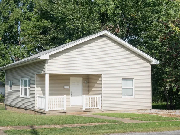 921 S 14th St, Herrin, IL 62948