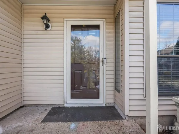 1105 Maplecrest Rd, Edison, NJ 08820