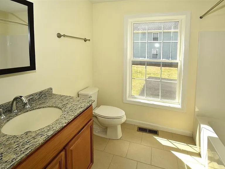 73 Fairfield St — Photo 8