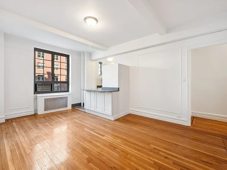 208 W 23rd St #606 — Photo 3