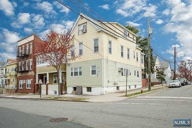 1st image of 196 Cambridge Ave