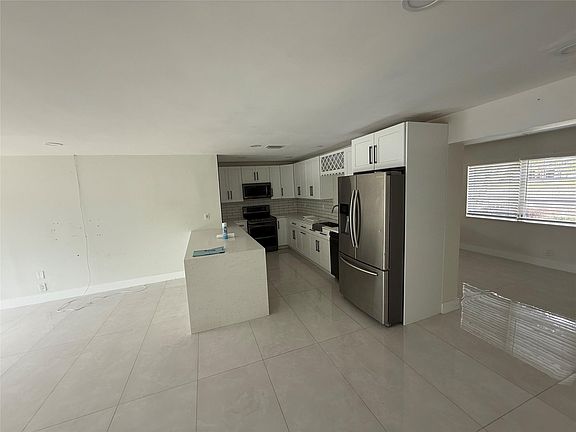 5th image of 521 NW 38th Place