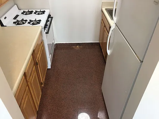 Rented by Metroline Realty | media 11