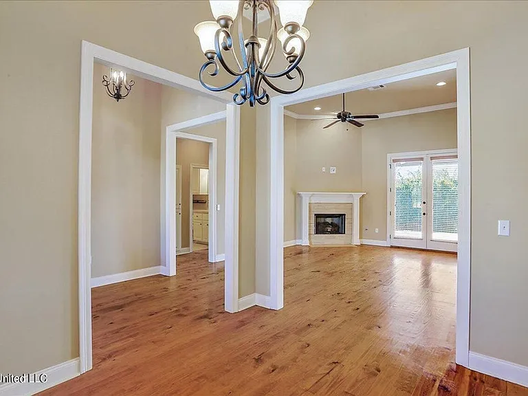 987 N Azalea Dr — Photo 16